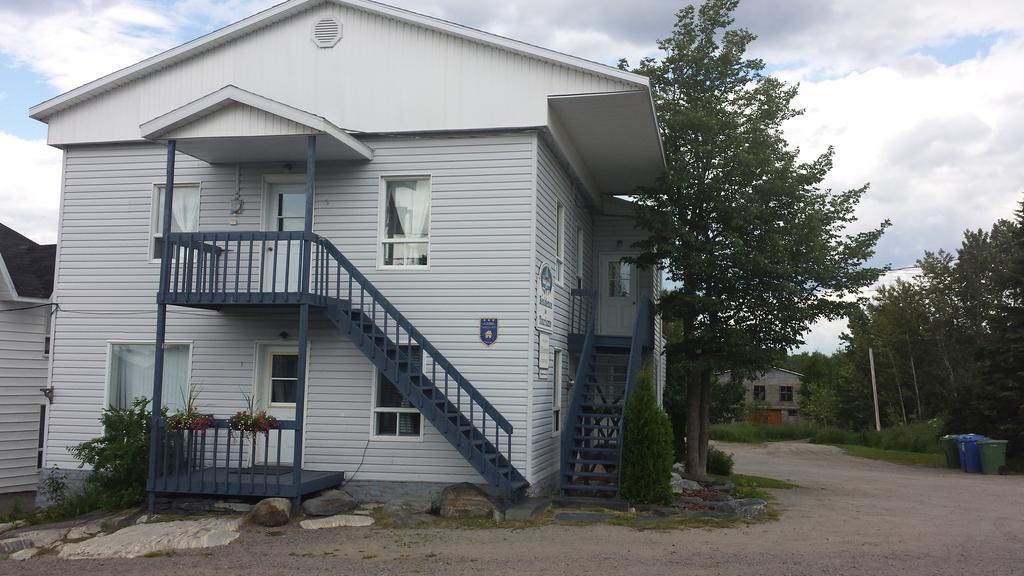 Les Appartements De La Bergeronnette Grandes-Bergeronnes Eksteriør bilde